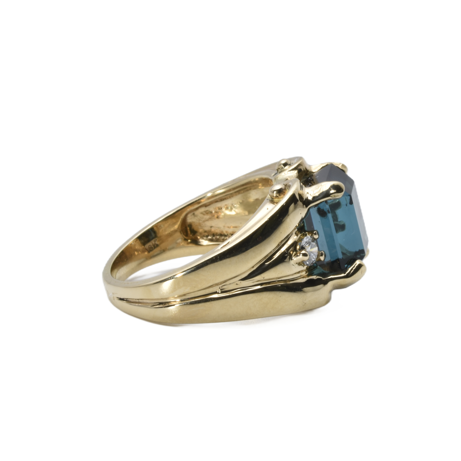Ring mit blaugrünem Saphir und Brillanten