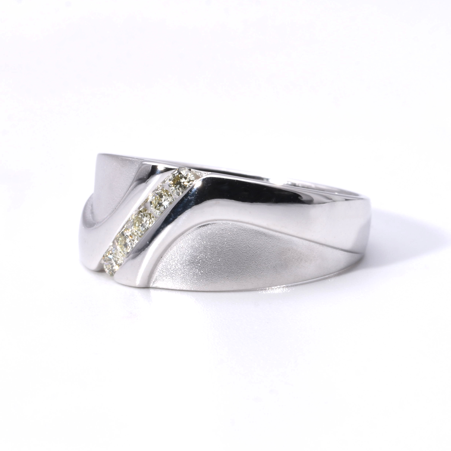 Ring mit Brillanten