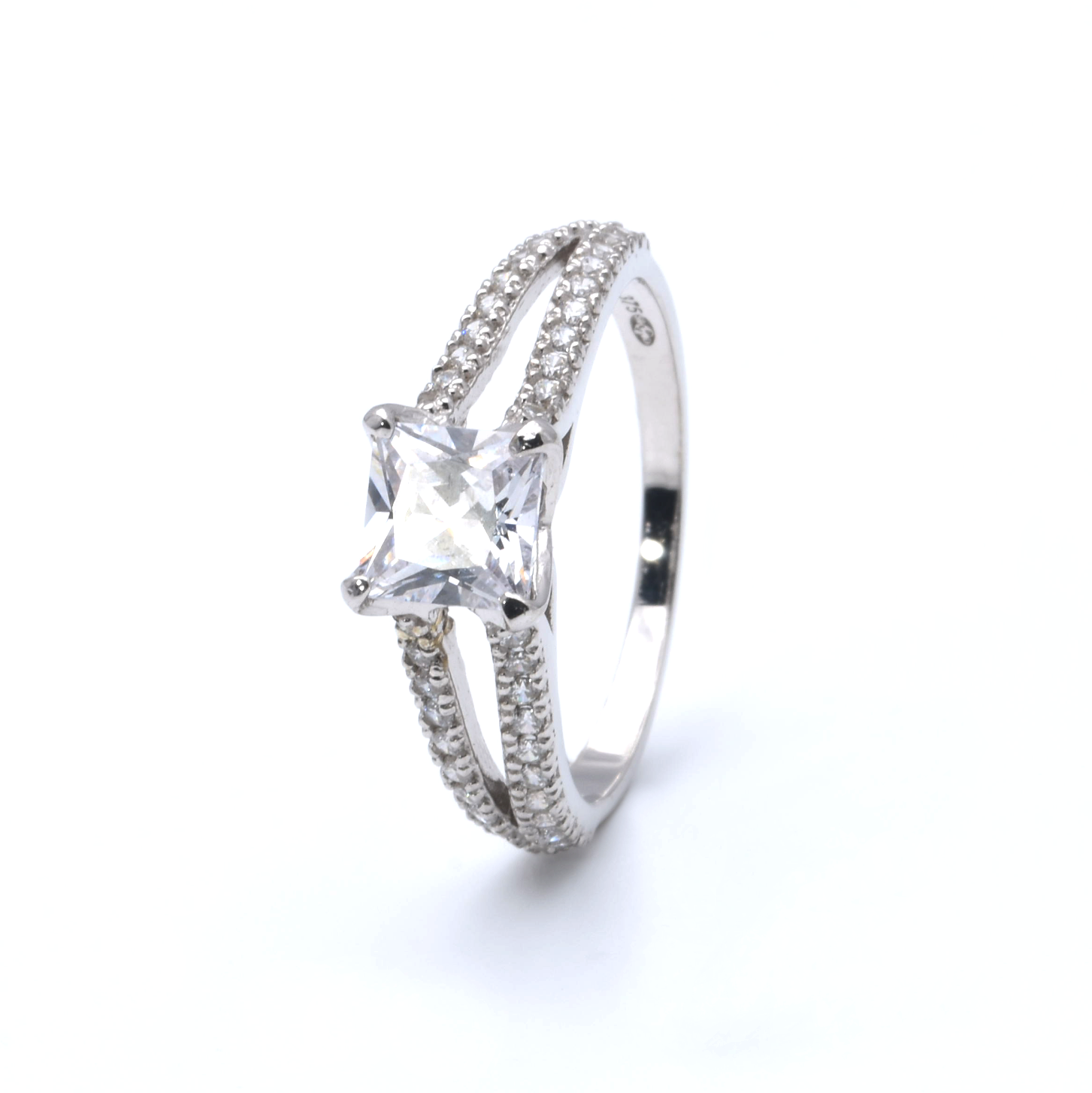Ring mit Zirkonia