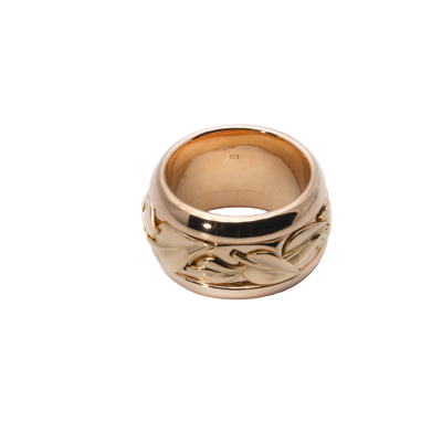 Ring mit Blattmotiv