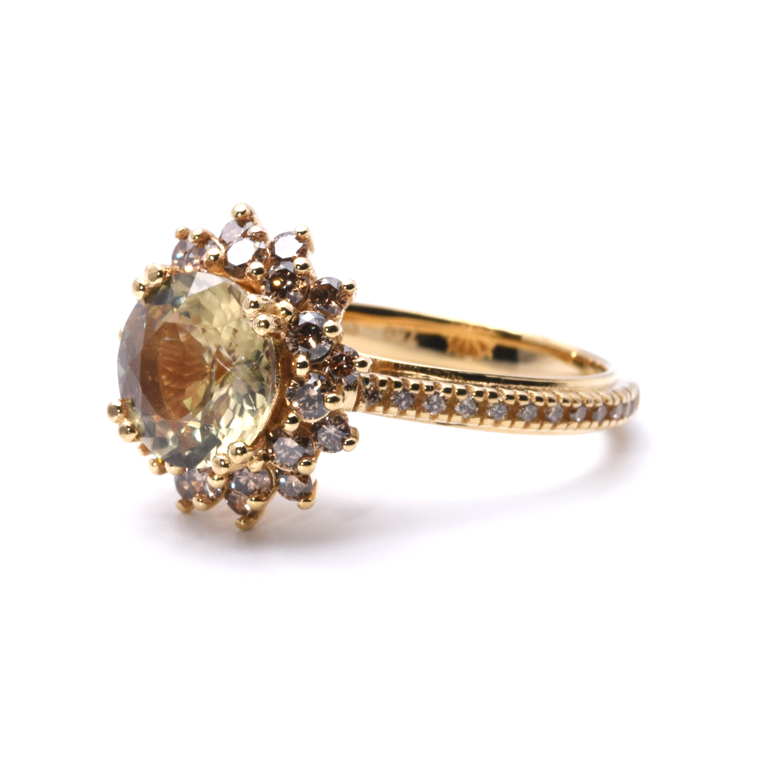 Ring mit Sultanit und farbigen Diamanten