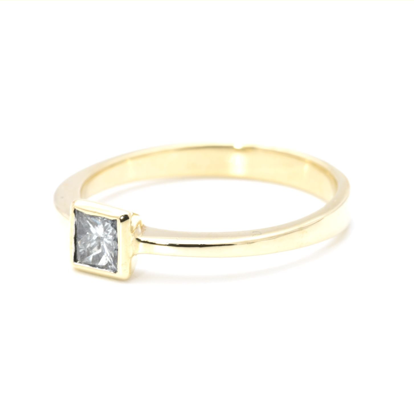 Ring mit Diamant