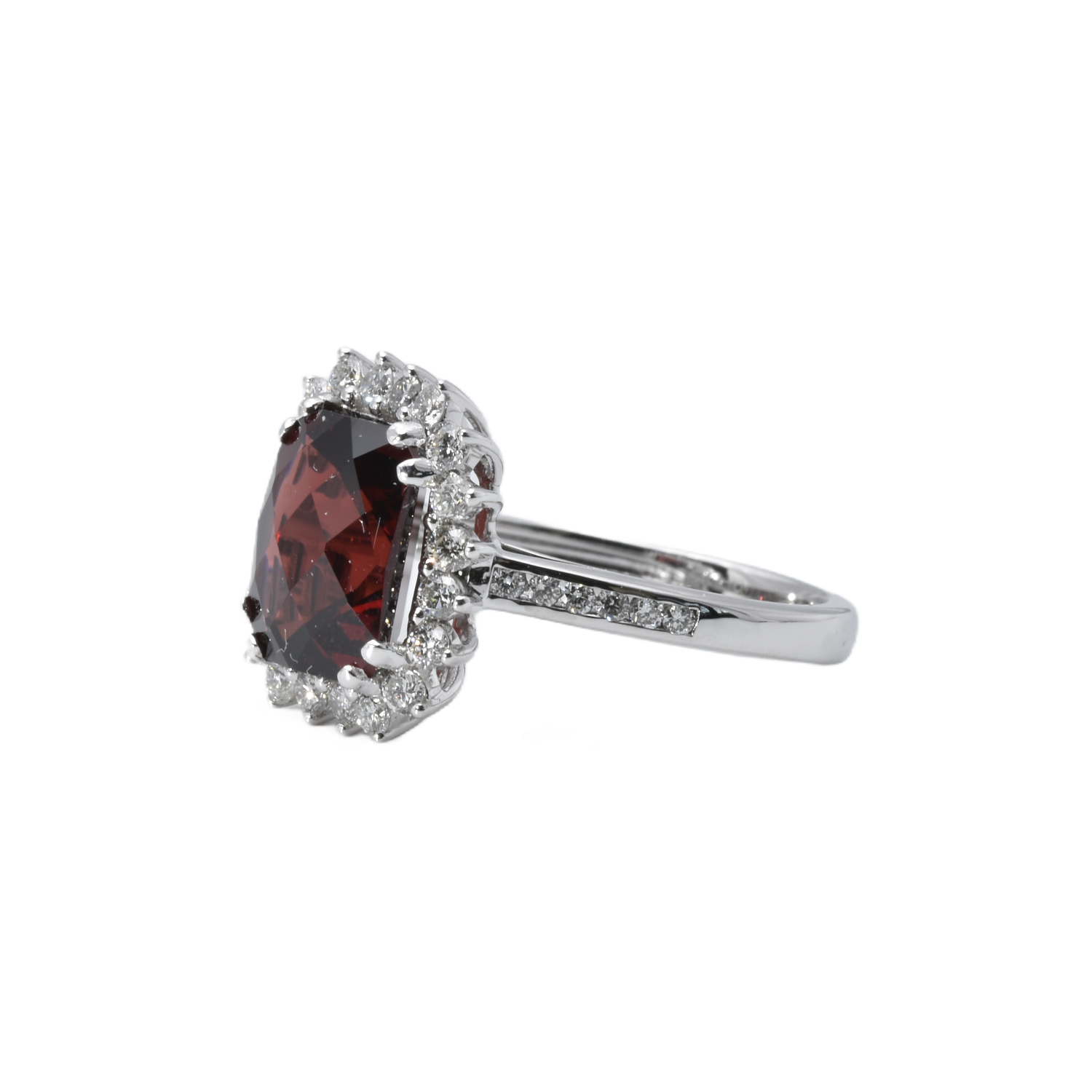 Ring mit Brillanten und Rubin