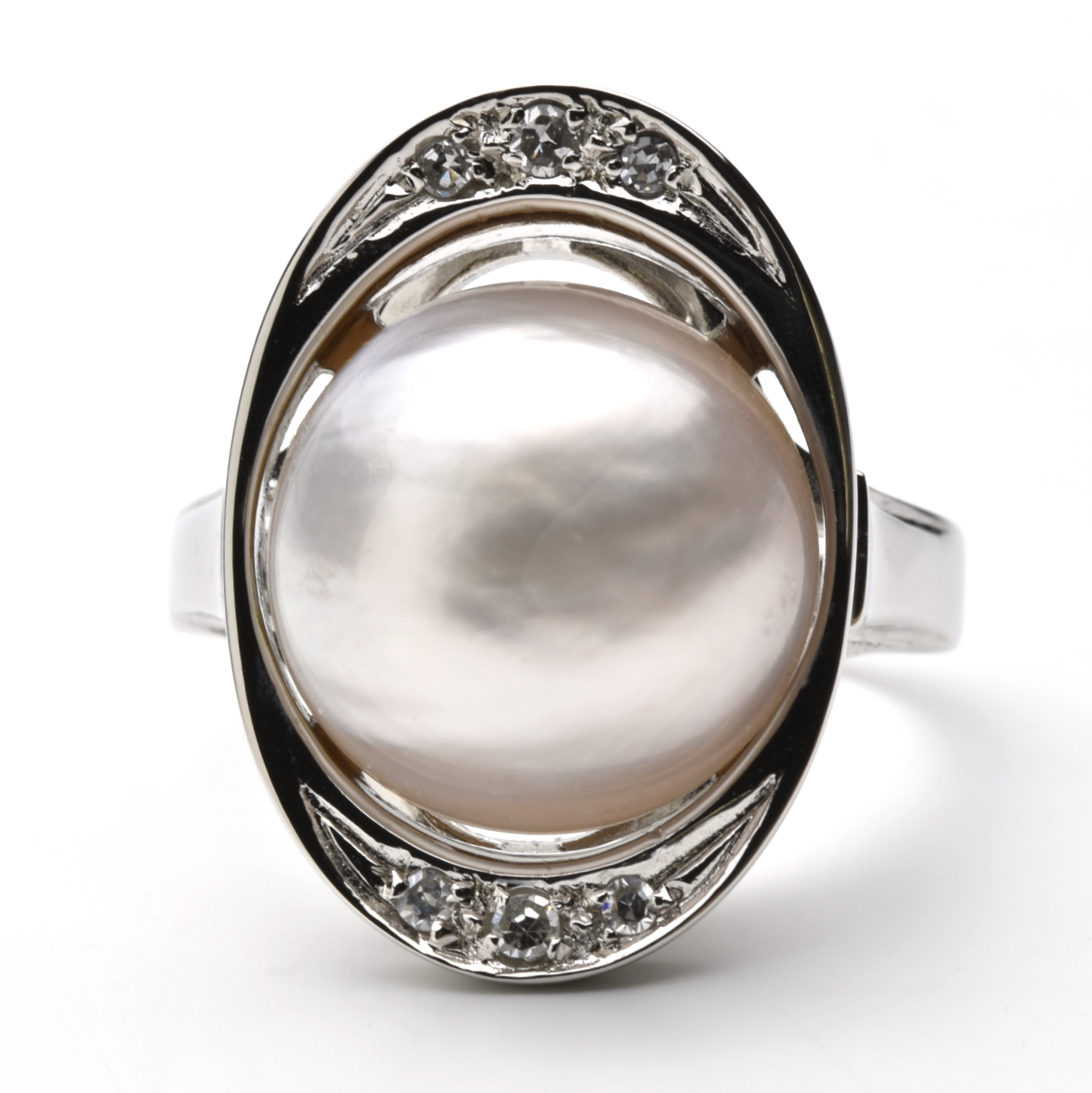 Ring mit Halbperlen und Diamanten