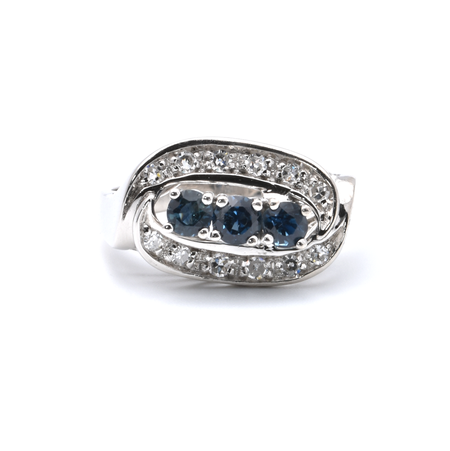 Ring mit Diamanten und Saphiren