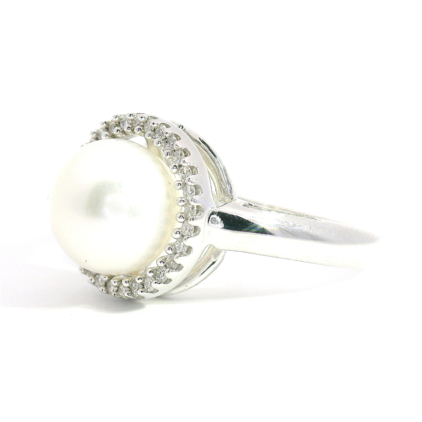 Ring mit Halbperle und Moissanite