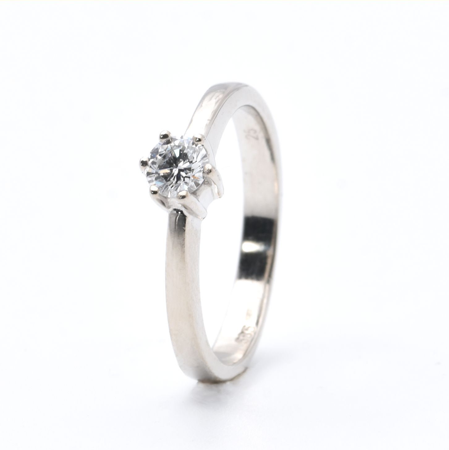 Solitär-Ring mit Brillant