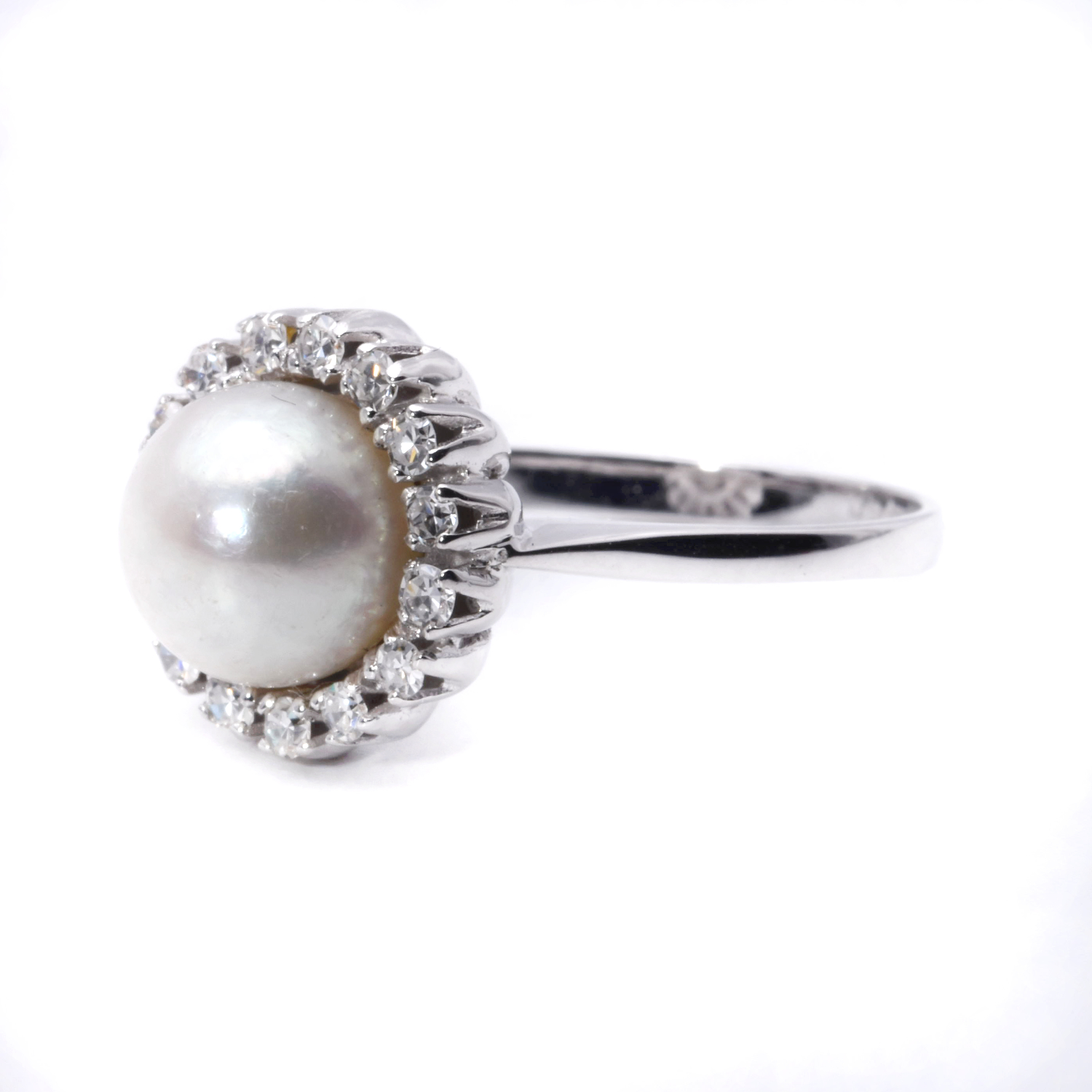 Ring mit Perle und Brillanten