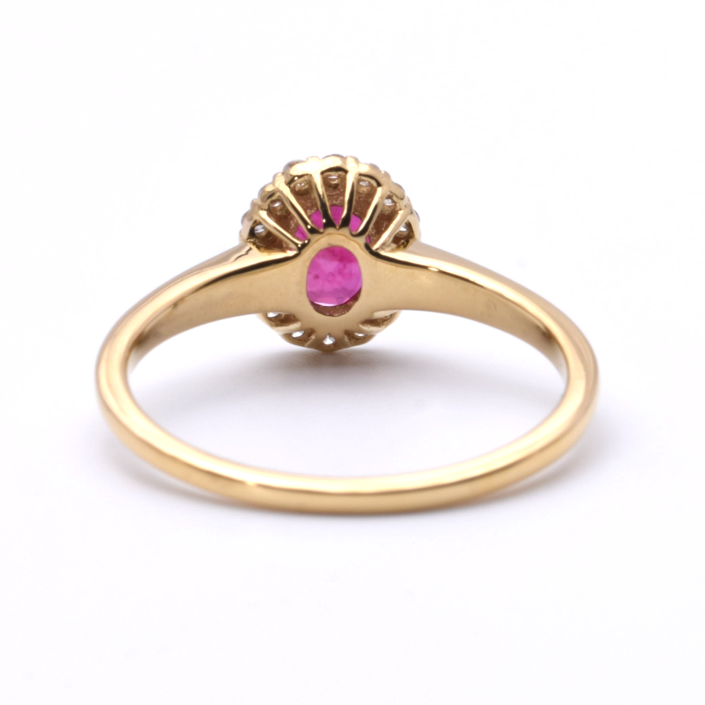 Ring mit Spinell und Brillanten