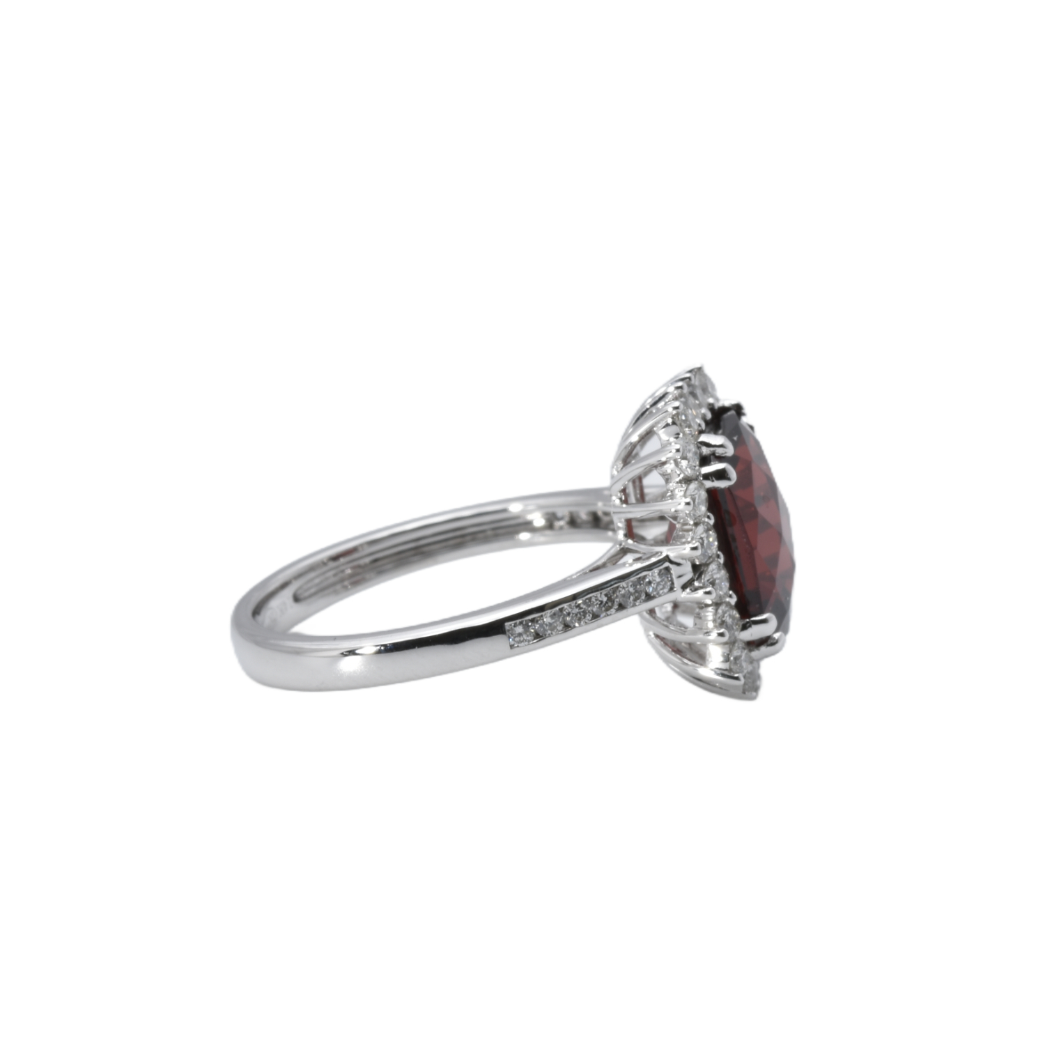 Ring mit Brillanten und Rubin