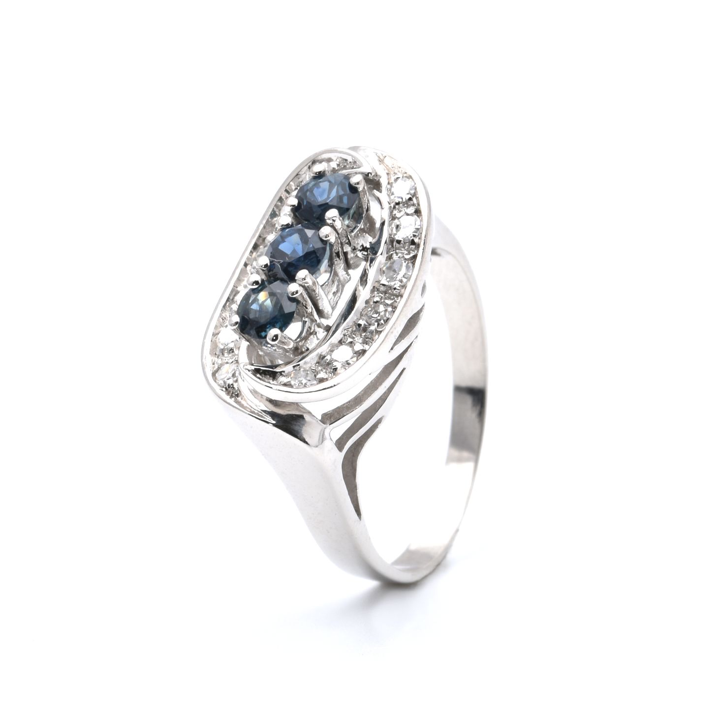 Ring mit Diamanten und Saphiren