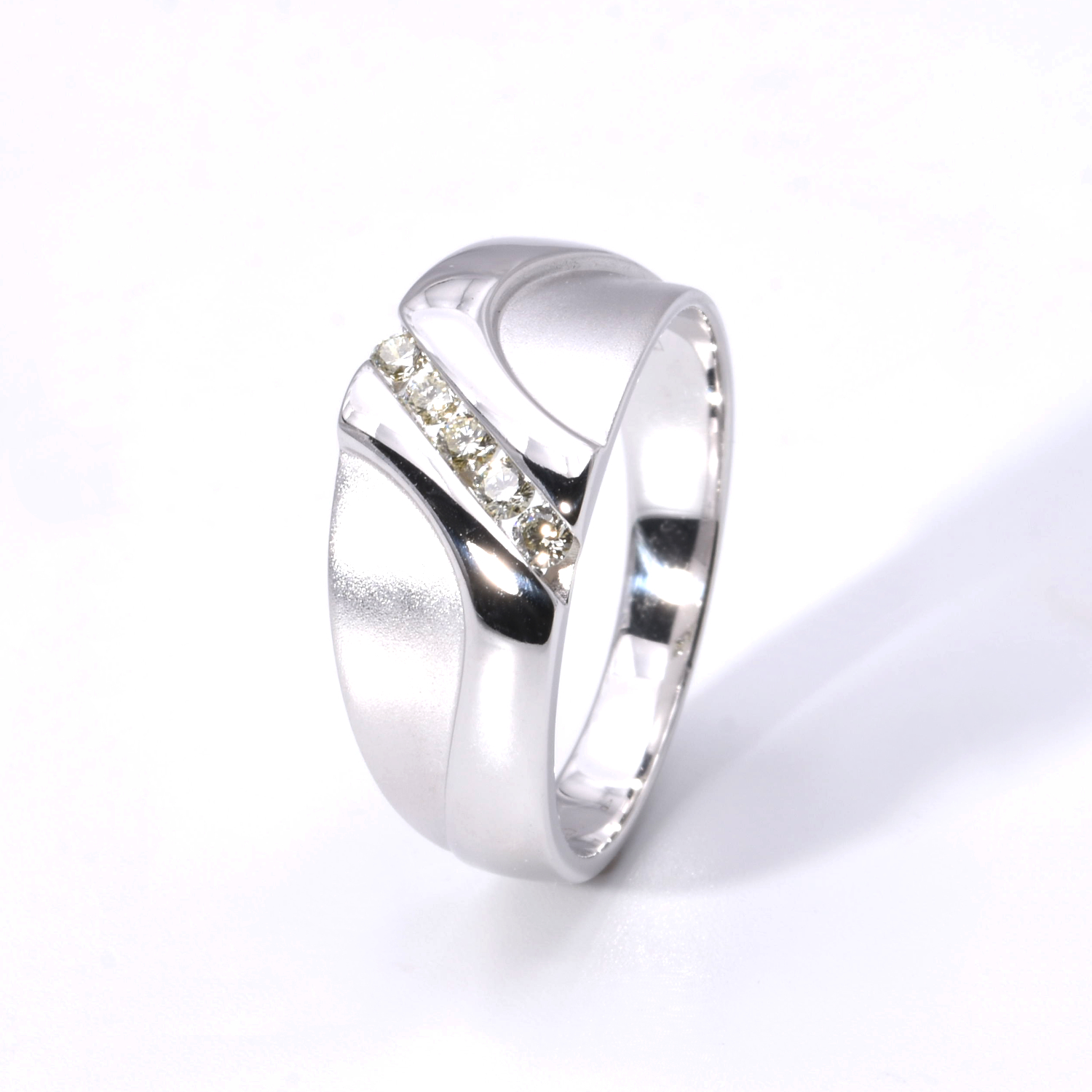 Ring mit Brillanten