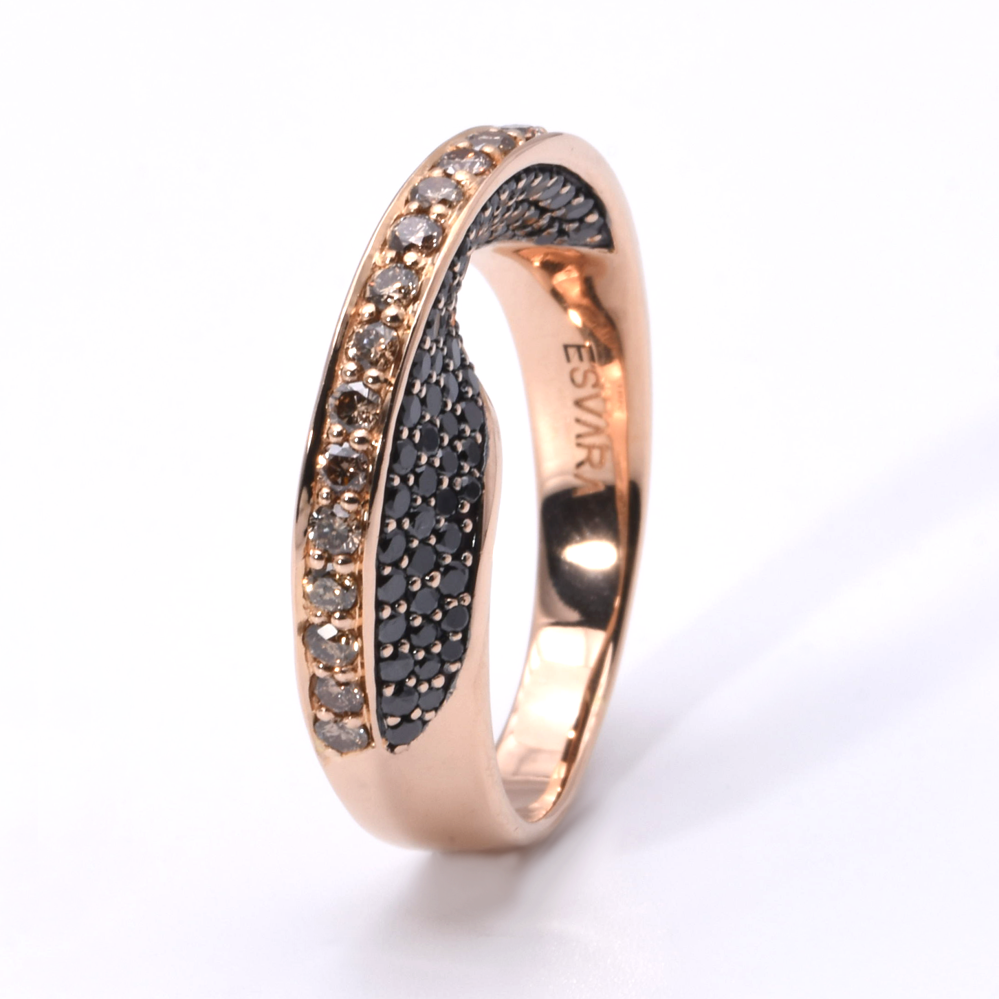 Esvara-Ring mit Diamanten