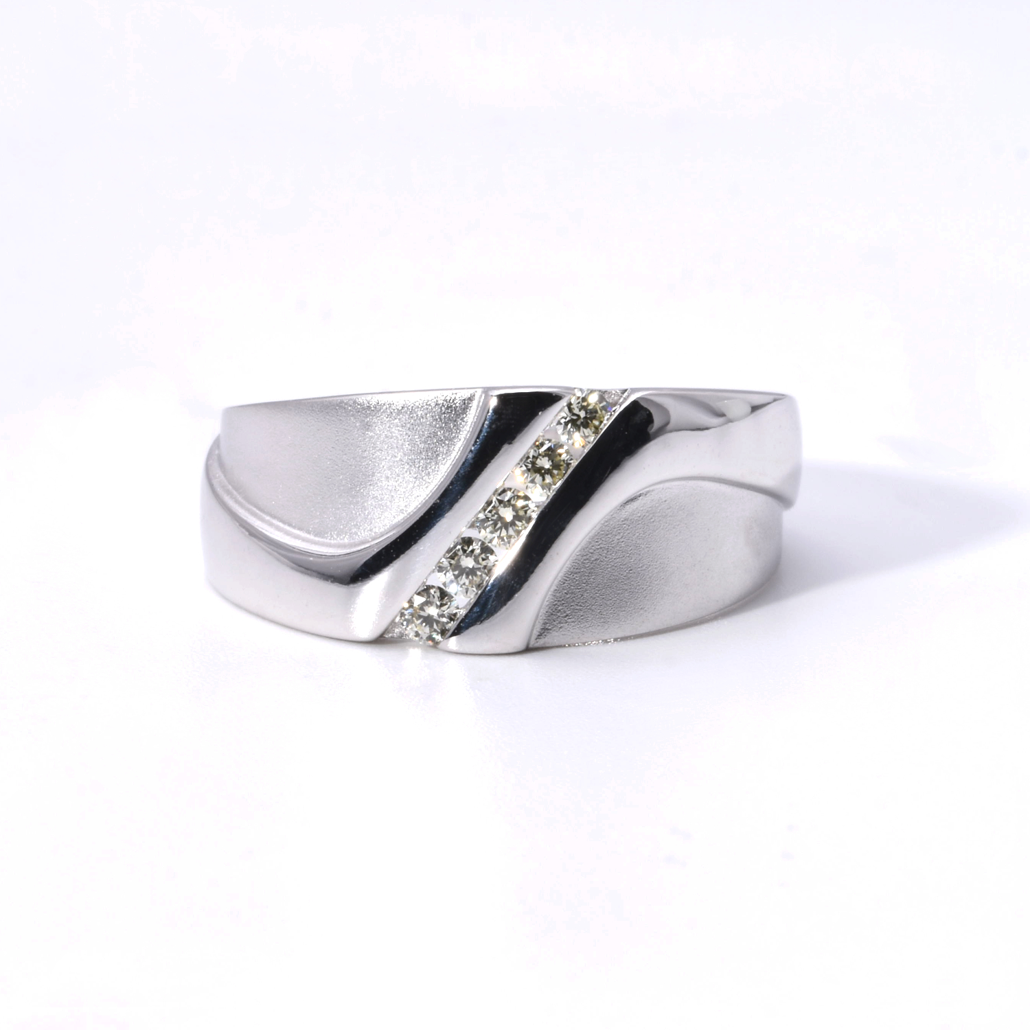 Ring mit Brillanten