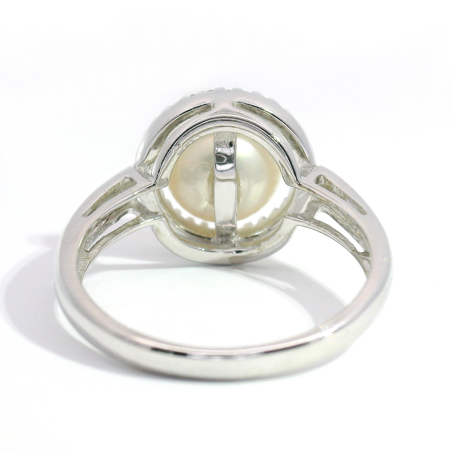 Ring mit Halbperle und Moissanite