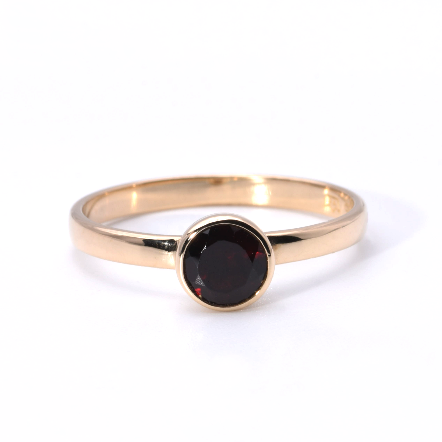 Ring mit Granat