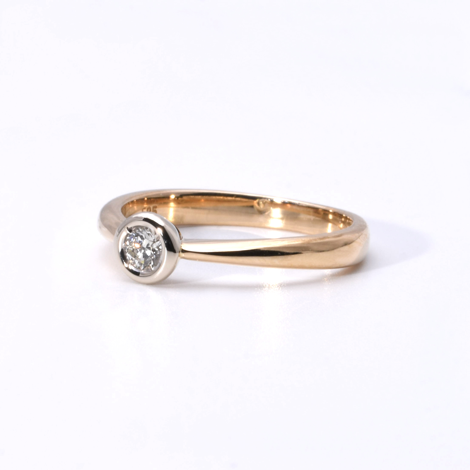 Ring mit Brillant