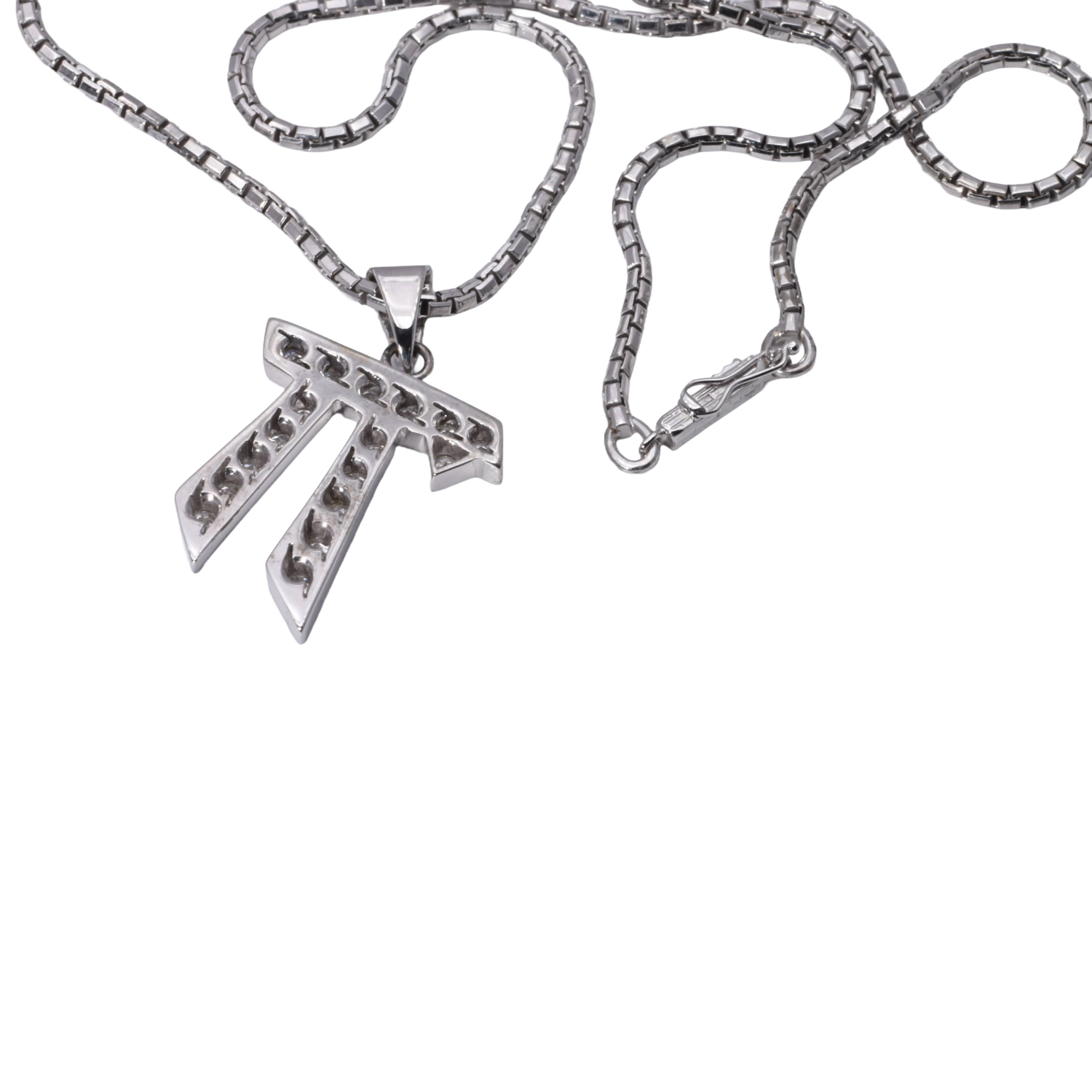 Kette mit Anhänger und Brillanten