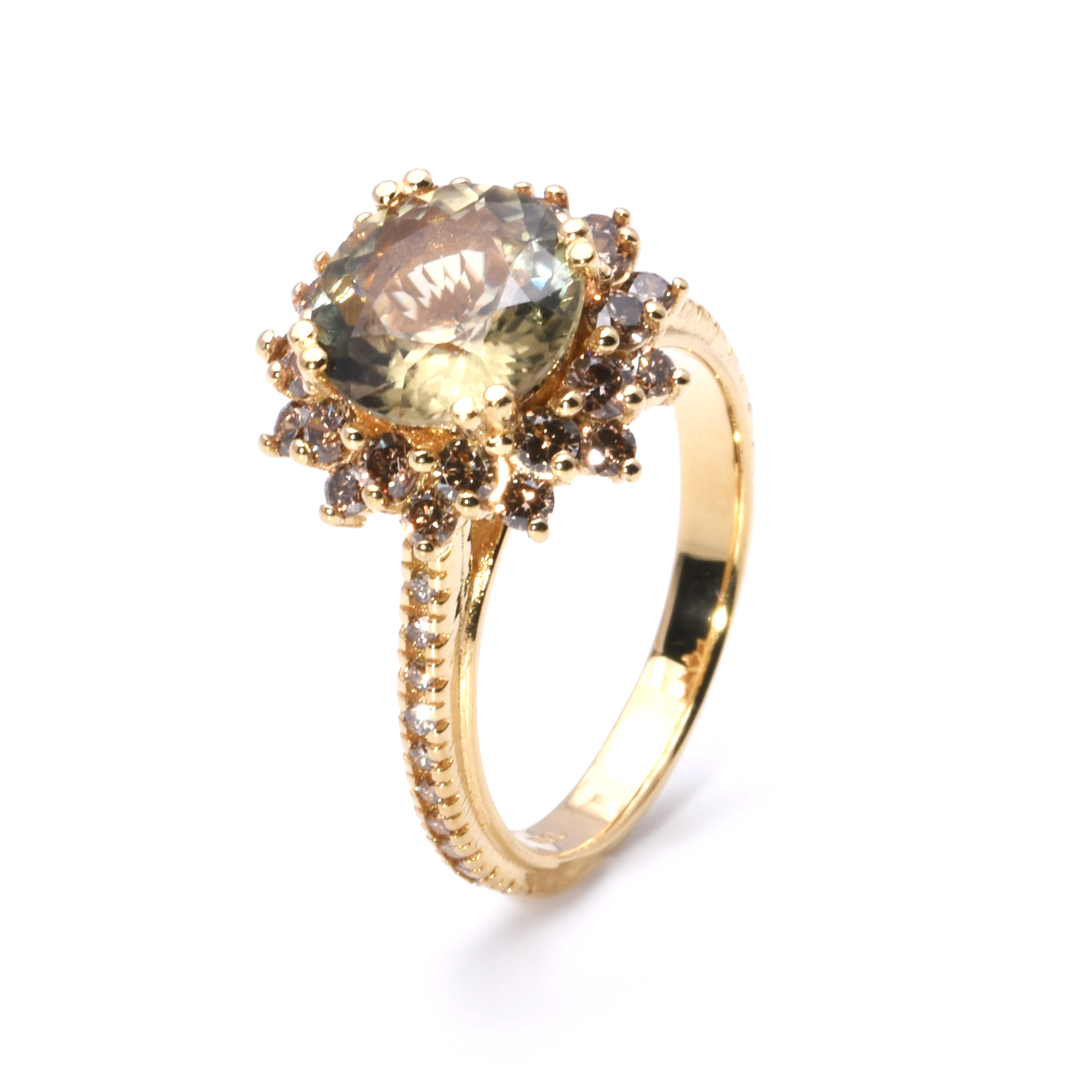 Ring mit Sultanit und farbigen Diamanten