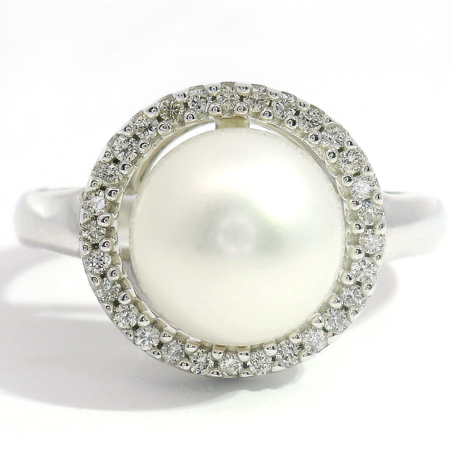 Ring mit Halbperle und Moissanite