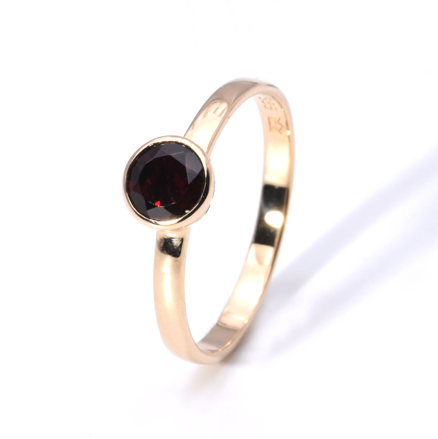 Ring mit Granat