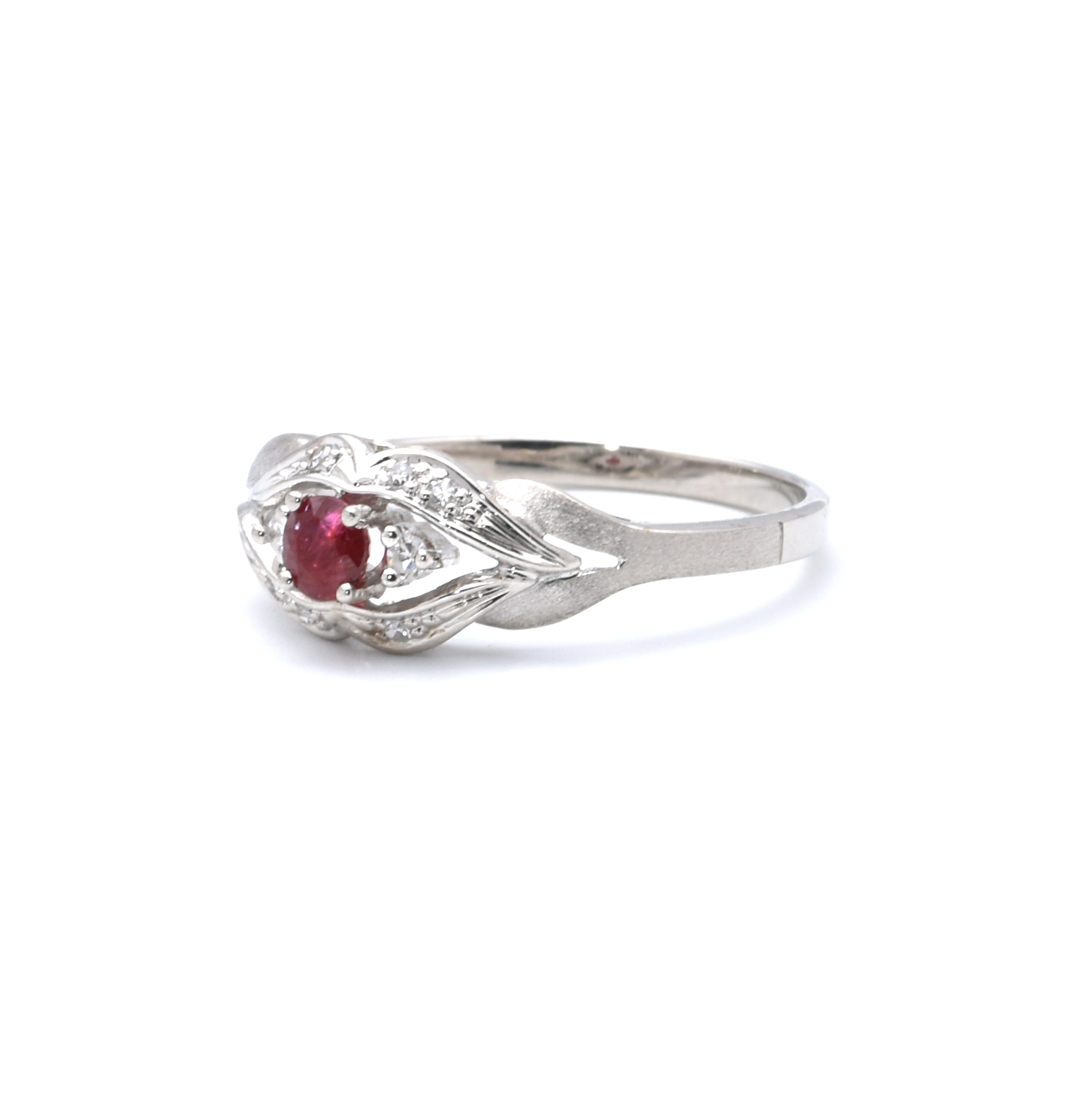 Ring | 585/000 Weißgold | roter Spinell | Diamanten