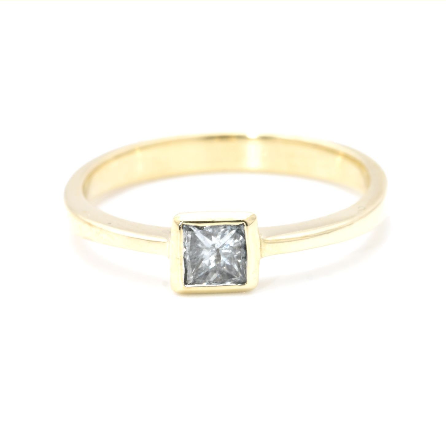 Ring mit Diamant
