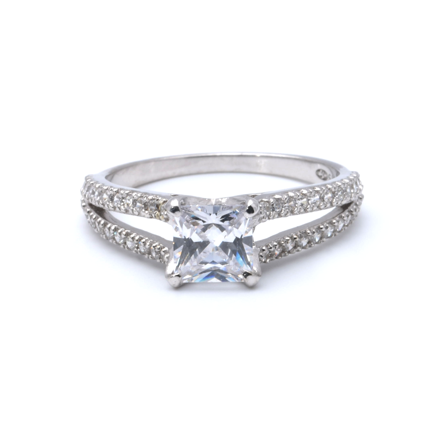Ring mit Zirkonia
