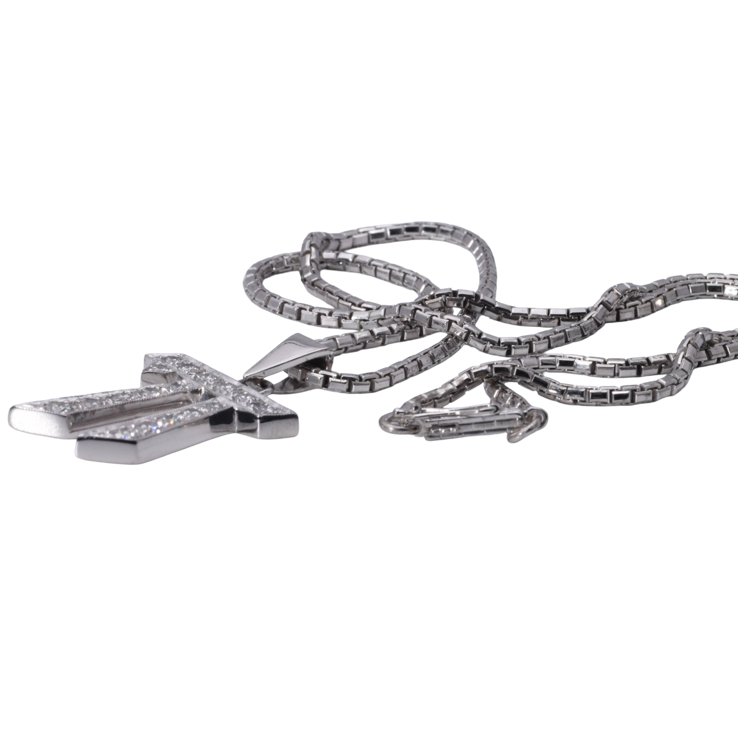 Kette mit Anhänger und Brillanten