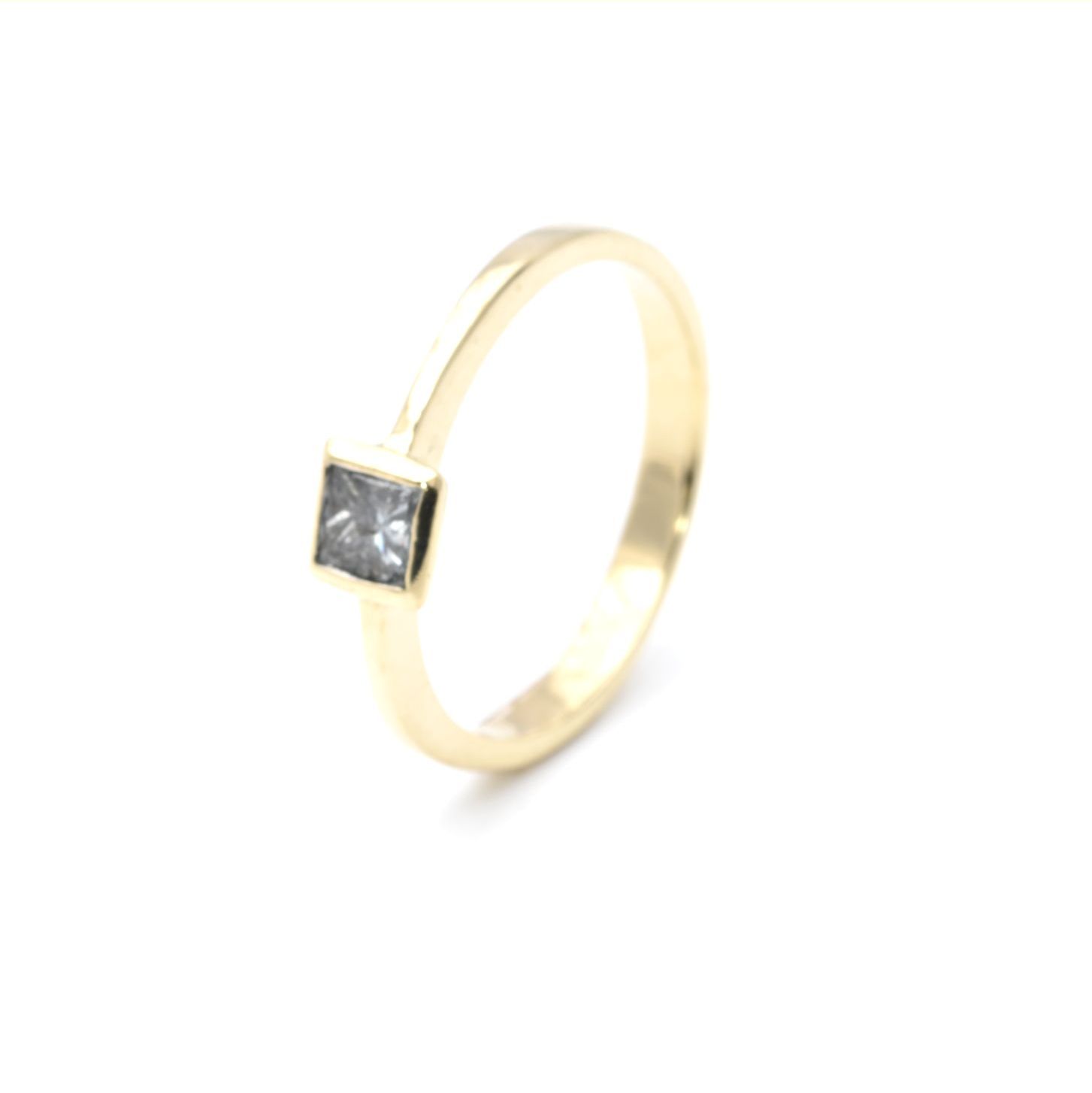 Ring mit Diamant