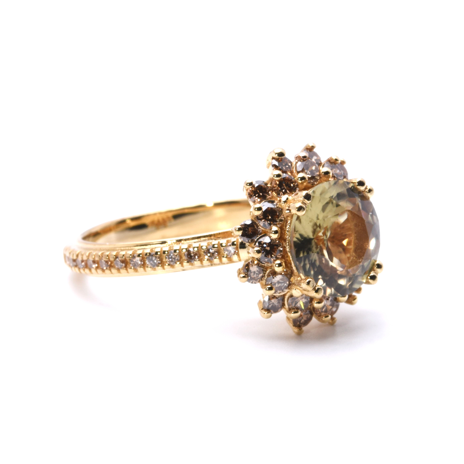 Ring mit Sultanit und farbigen Diamanten
