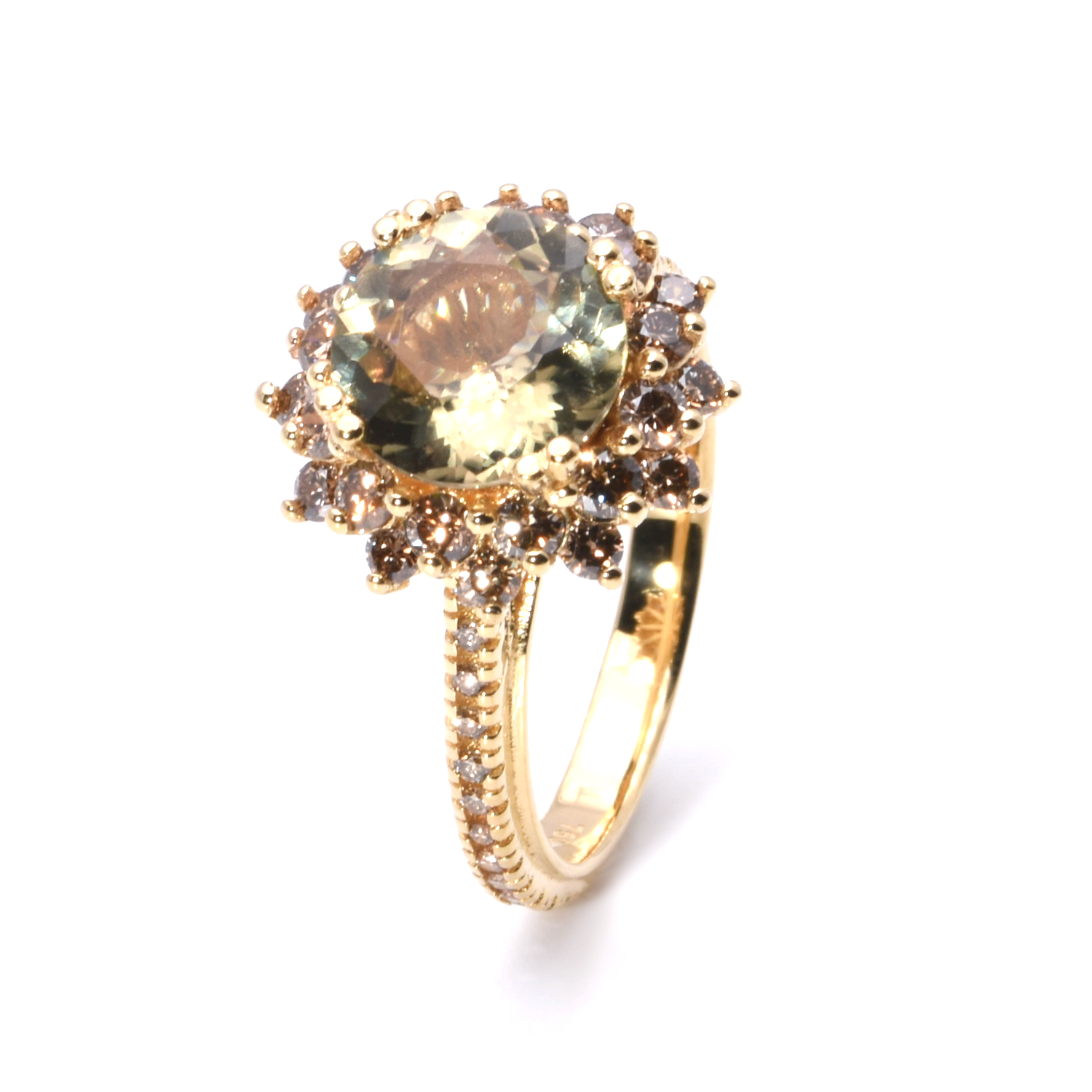 Ring mit Sultanit und farbigen Diamanten