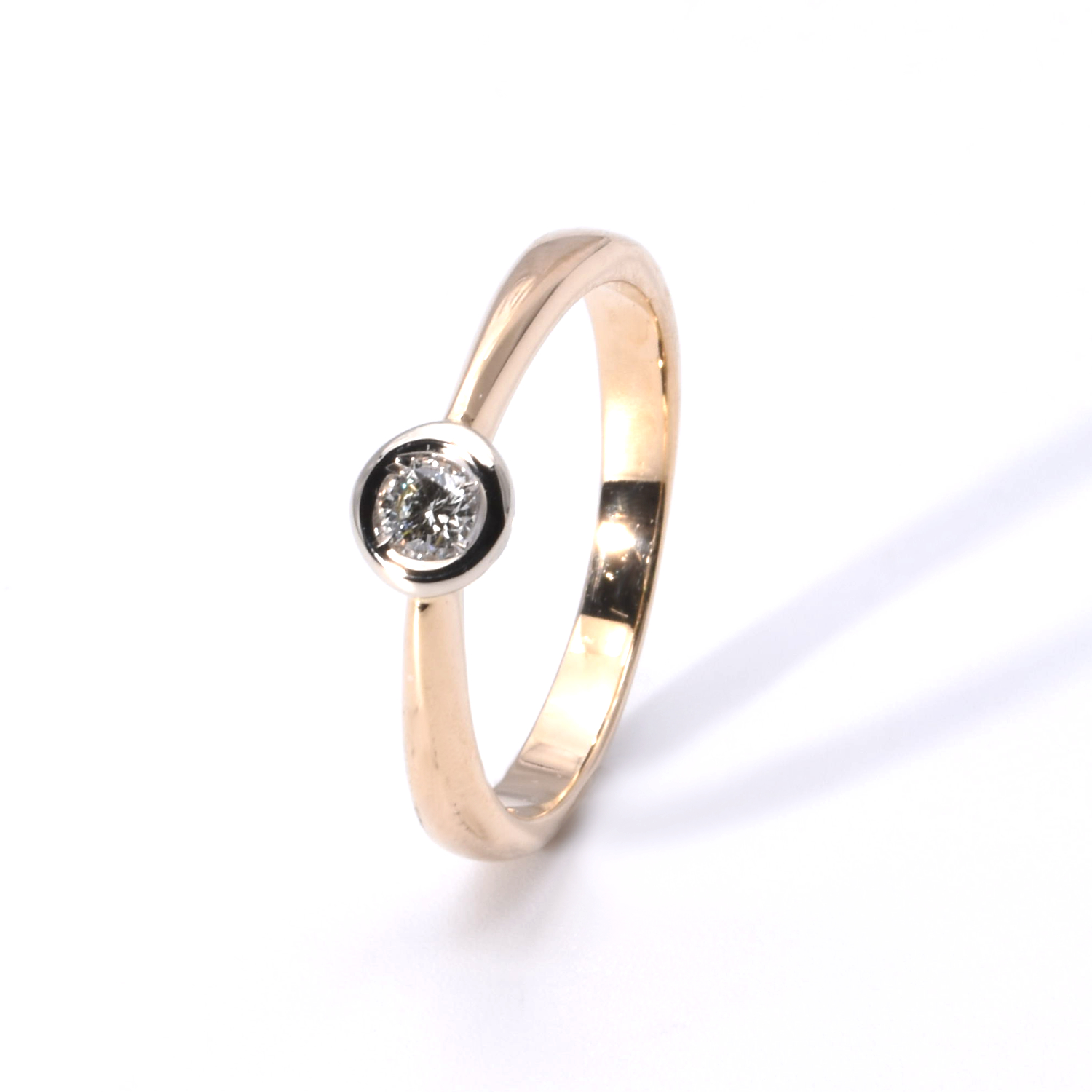 Ring mit Brillant